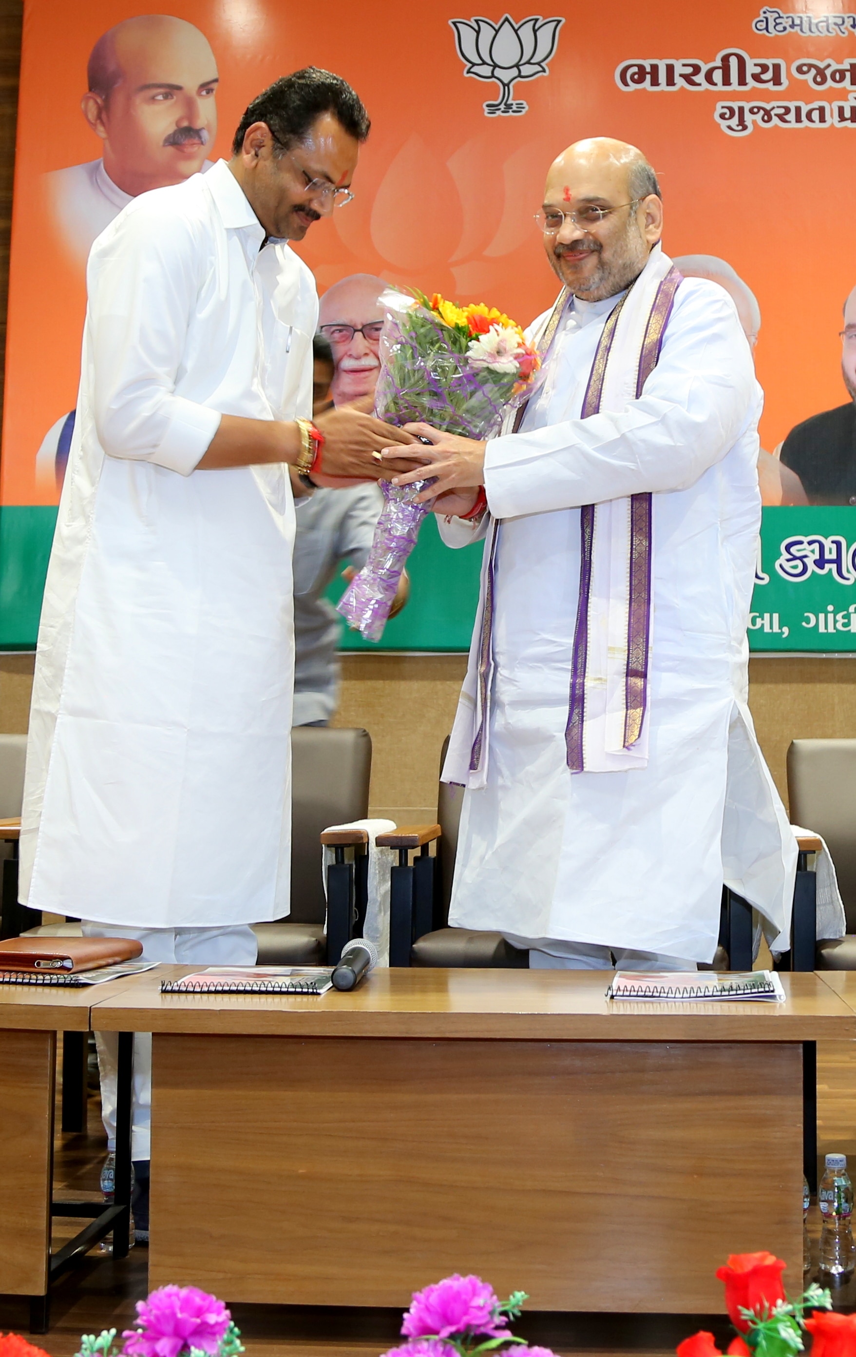 Photo : BJP National President, Shri Amit Shah addressing Gujarat BJP State Office Bearers Meeting at State BJP Office, Kamalam, Koba, Gandhi Nagar (Gujarat)