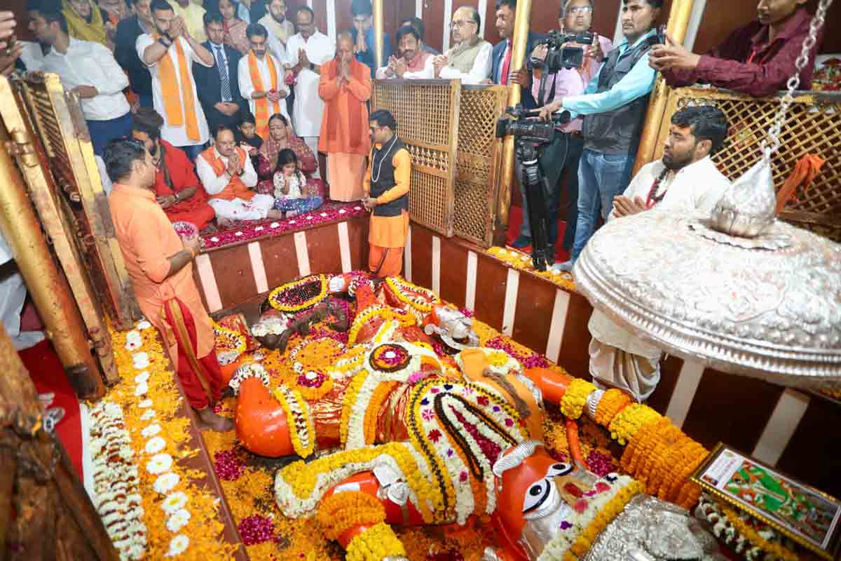 Hon'ble BJP National President Shri J.P. Nadda offered prayers at Sri Hanuman Mandir in Prayagraj (U.P.)