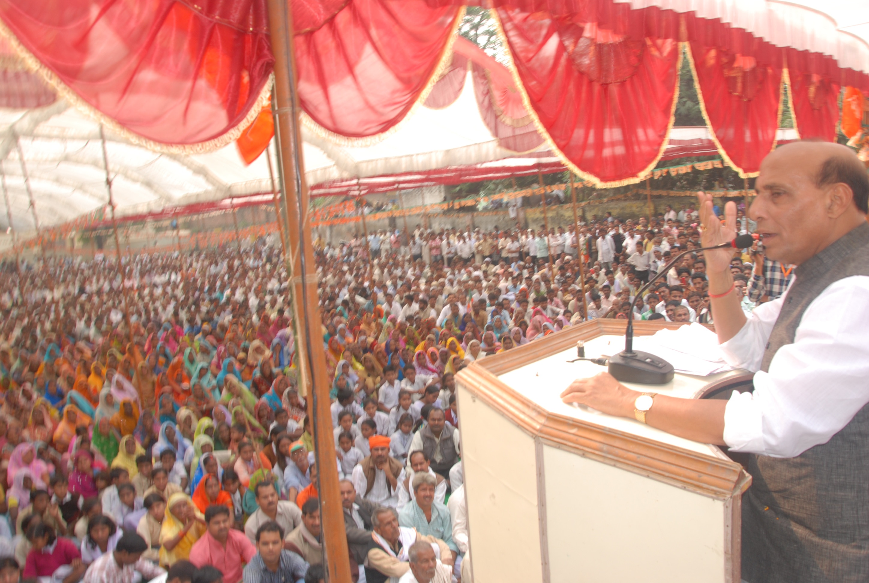 Shri Rajnath Singh during Jan Swabhiman Yatra at Balia (Uttar Pradesh) on November 15, 2011