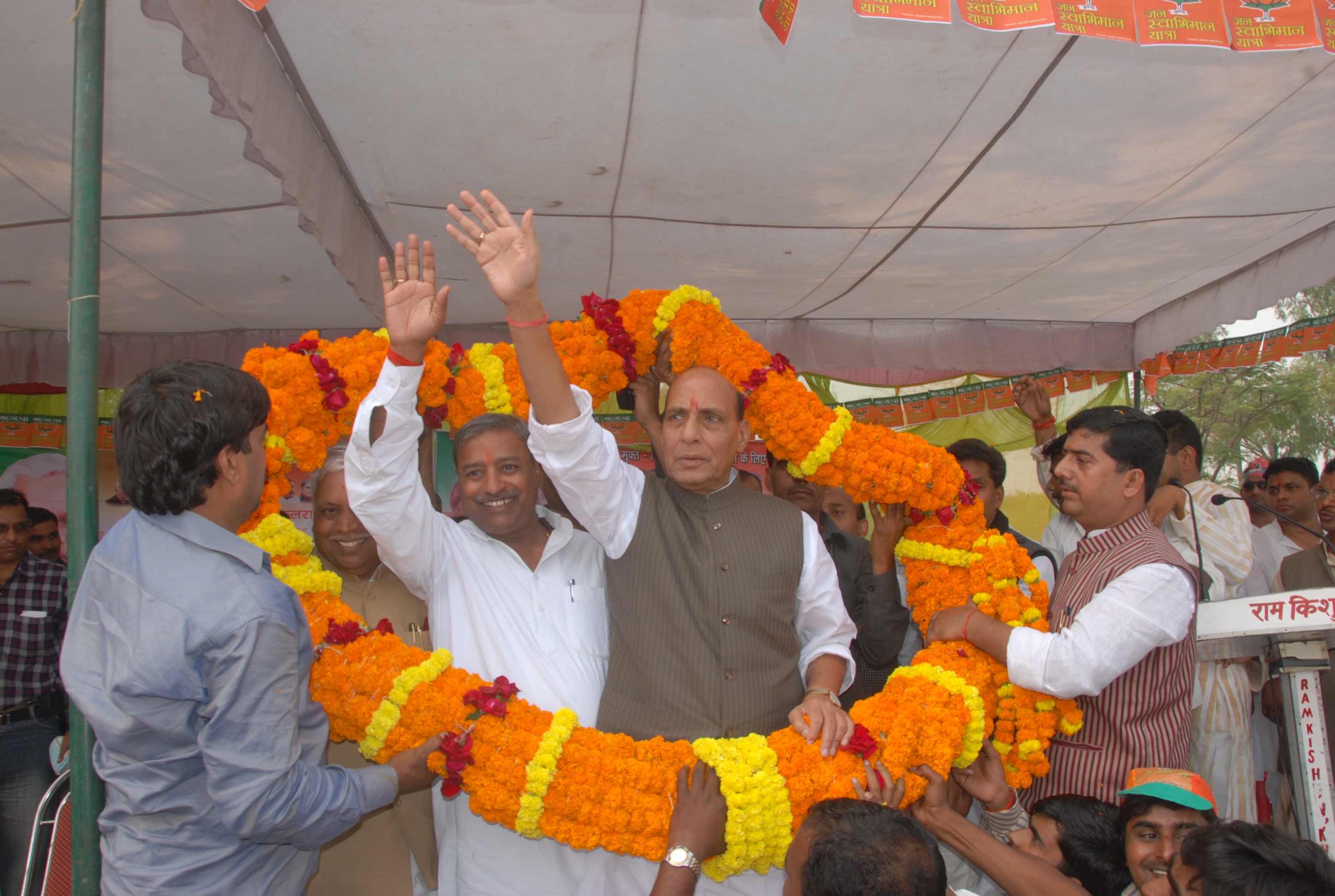 Shri Rajnath Singh during Jan Swabhiman Yatra at Basti (Uttar Pradesh) on November 11, 2011