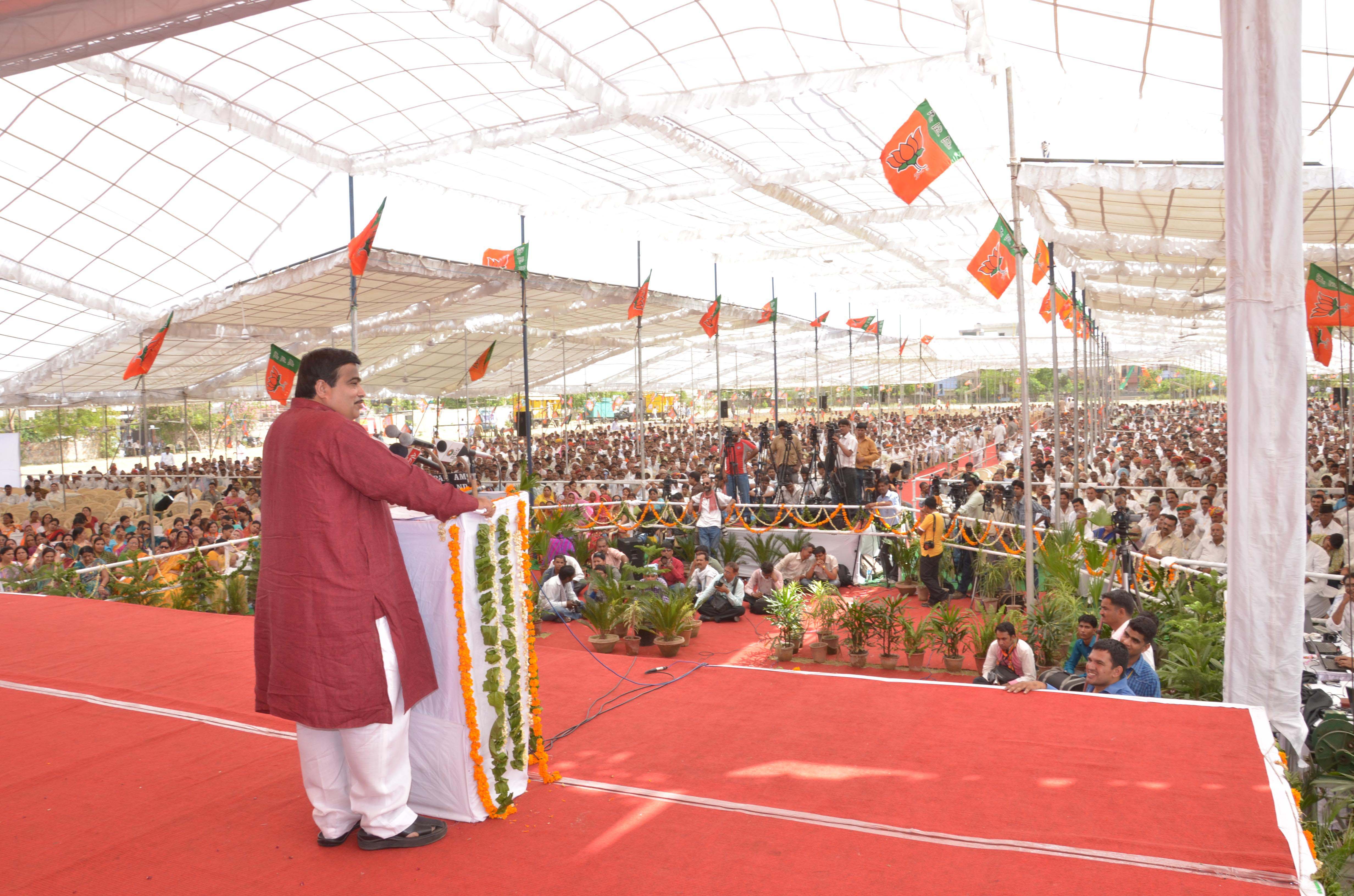 BJP National President, Shri Nitin Gadkari addressing a karyakarta rally at Jaipur (Rajasthan) on May 02, 2011