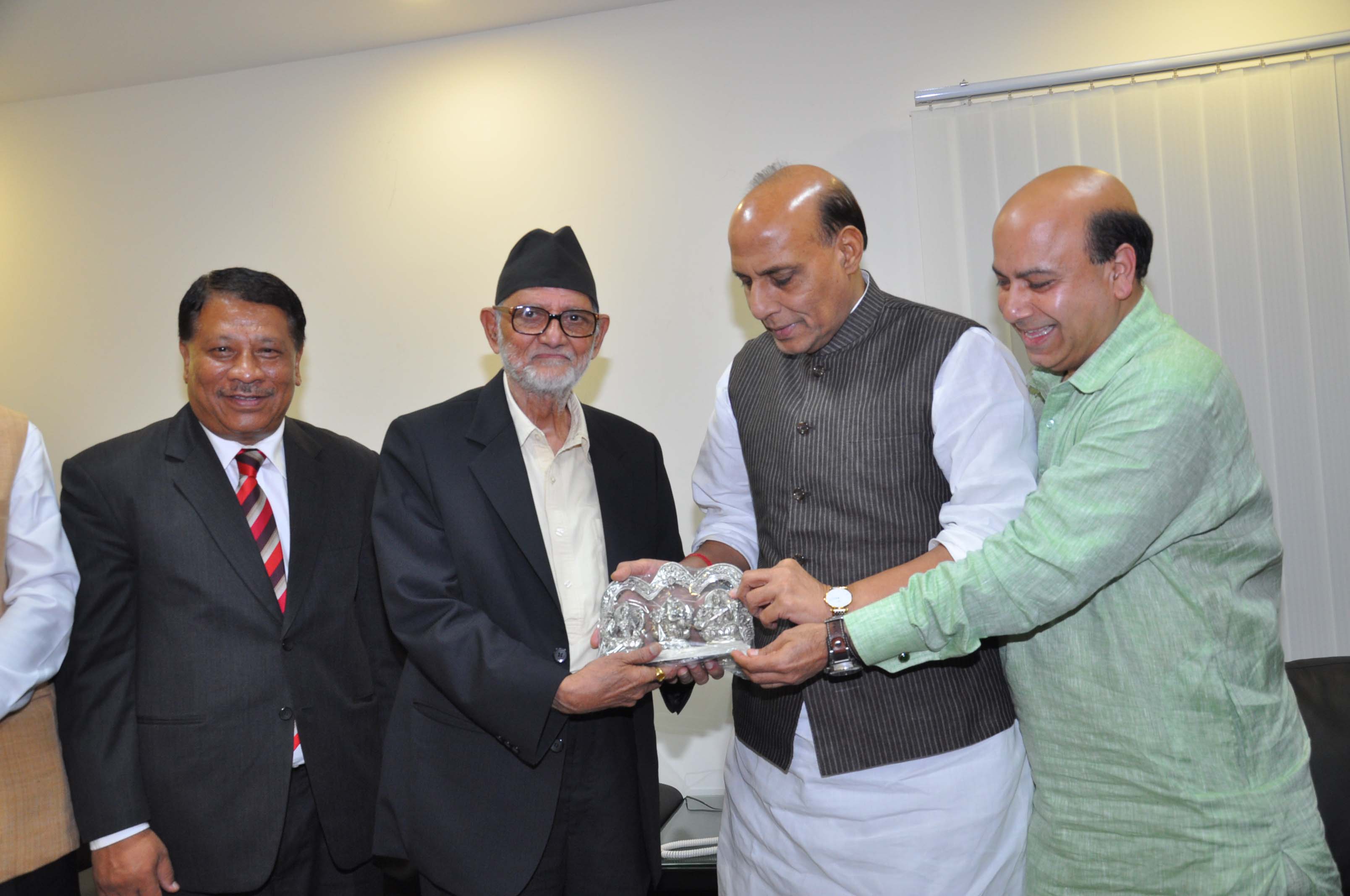 BJP President, Shri Rajnath Singh with Nepali Congress Party (NCP) President, Shri Sushil Koirala on August 06, 2013