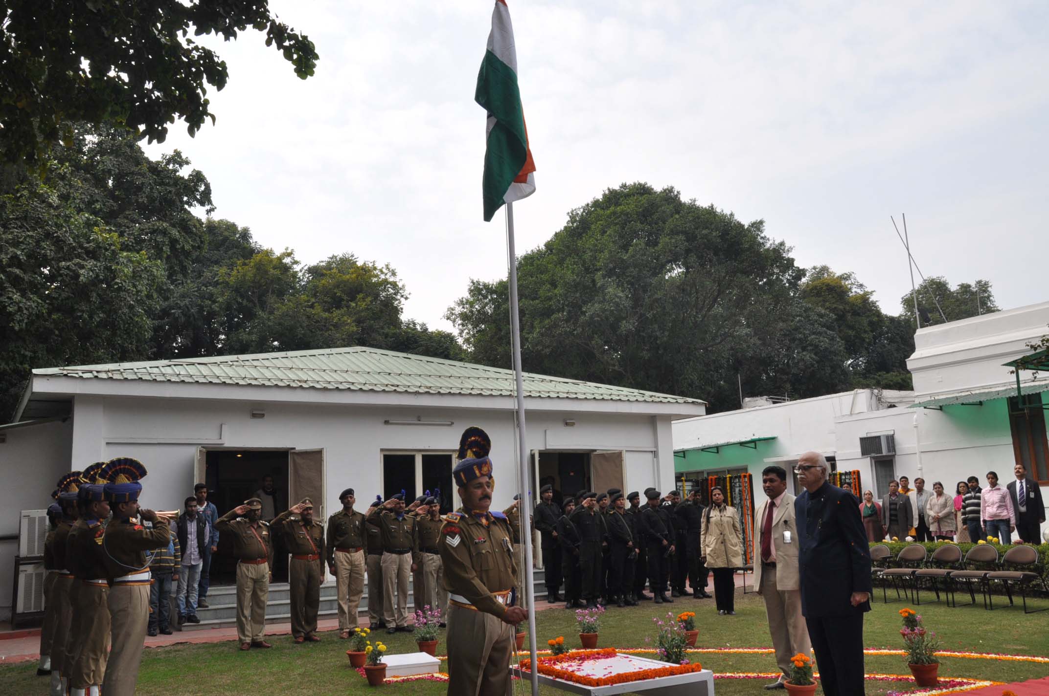 Shri L.K. Advaniji hoisting the National Flag on the occasion of 63rd ...