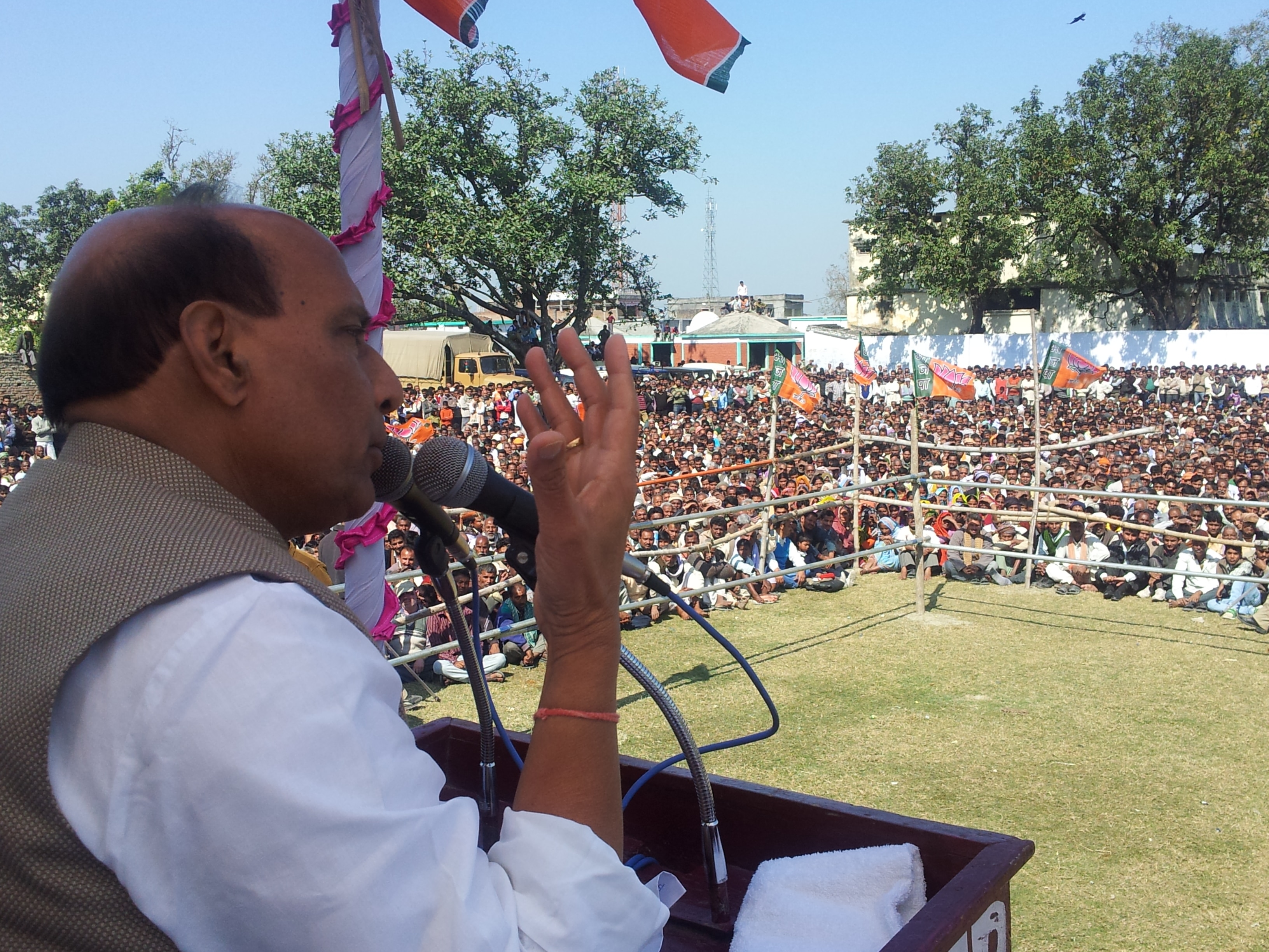 Shri Rajnath Singh, Former BJP President addressing public meeting at Tamkuhiraj, Kushinagar (Uttar Pradesh) on February 09, 2012