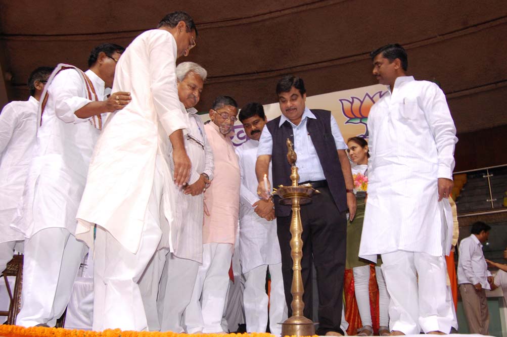 BJP National President, Shri Nitin Gadkari and other BJP senior leaders at BUNKAR MAHASAMMELAN at Talkatora Stadium on May 08, 2012