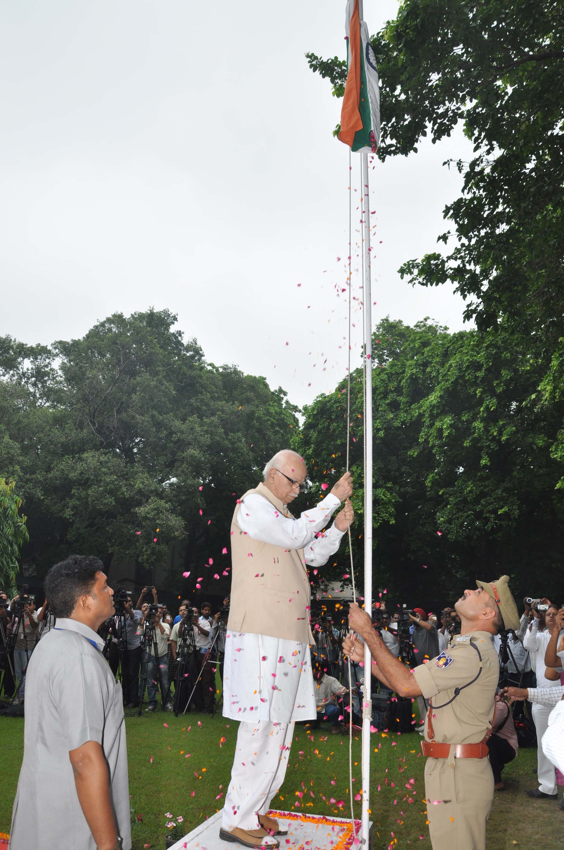 Shri L.K. Advaniji hoisting the National Flag at his residence 30 ...