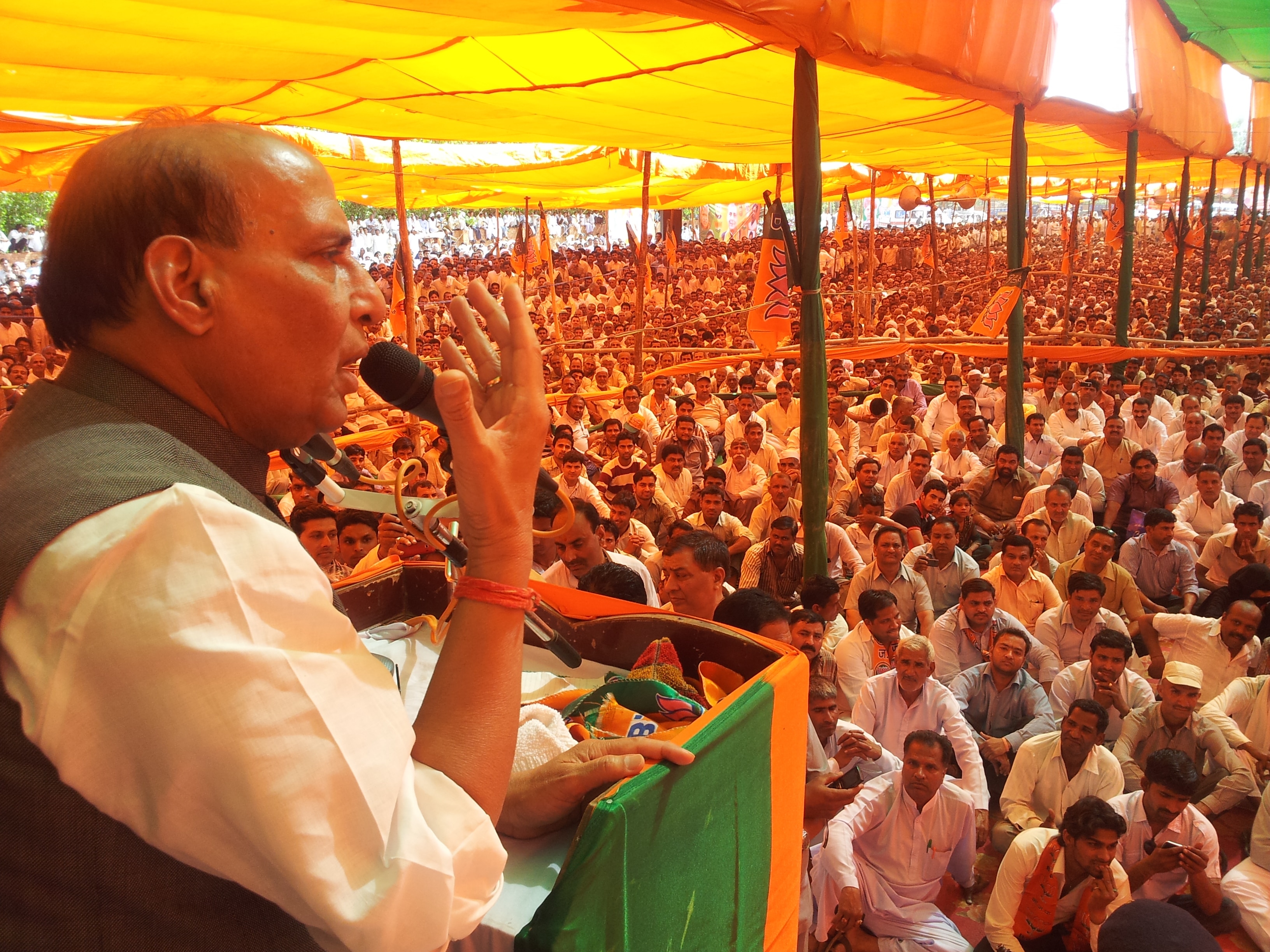 BJP National President, Shri Rajnath Singh addressing a rally at Nakur in Saharanpur District (Uttar Pradesh) on April 12, 2013