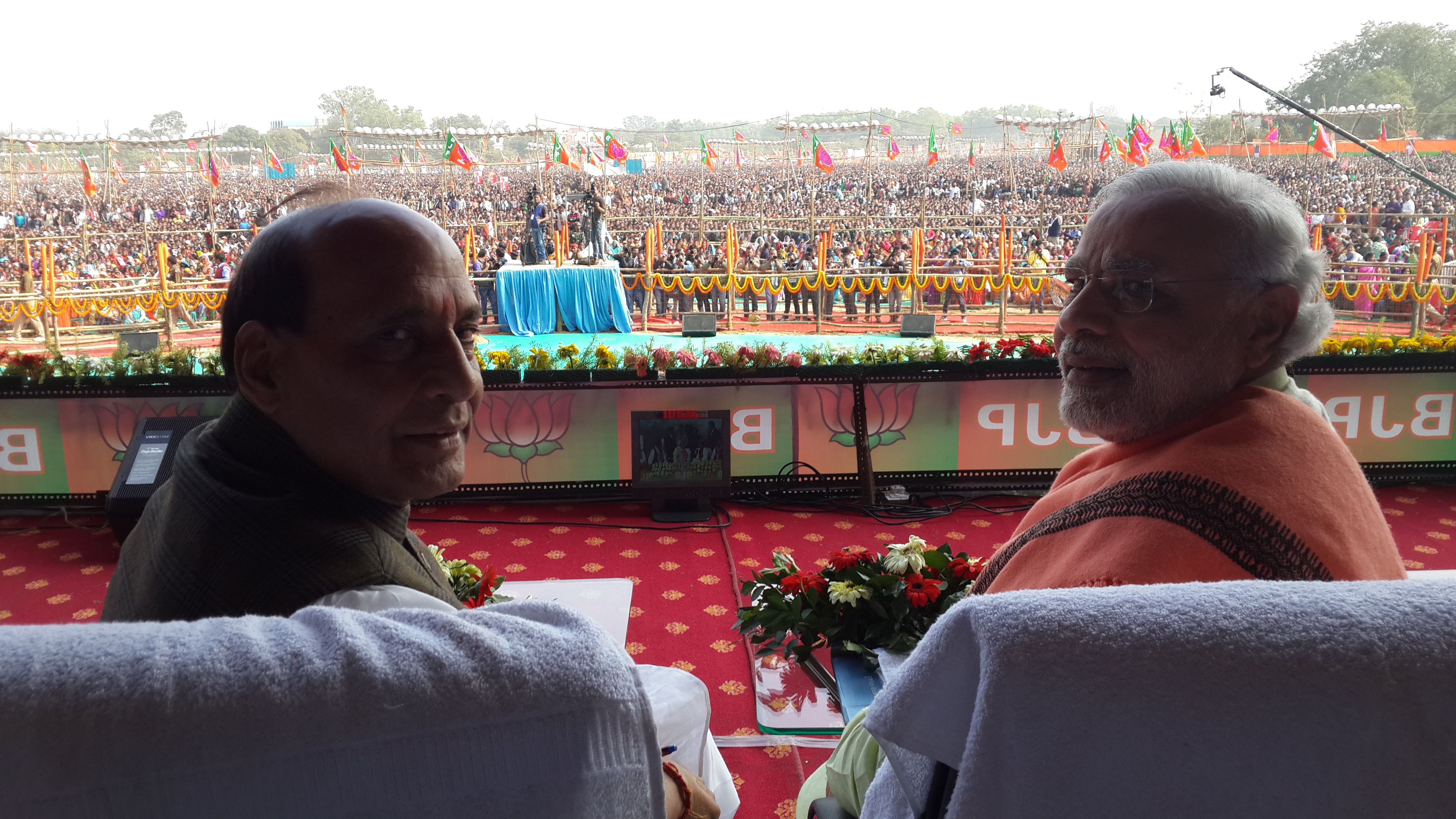 Shri Rajnath Singh and Shri Narendra Modi during "Vijay Sankalp Rally" at Ranchi (Jharkhand) on December 29, 2013