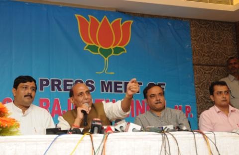 BJP President, Shri Rajnath Singh addressing a press conference at Hotel Kelinworth, Kolkata on October 1, 2013