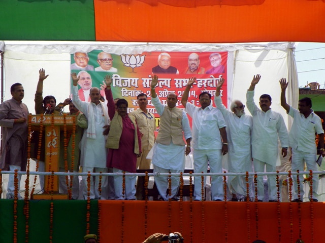 BJP President, Shri Rajnath Singh addressing press conference at Sawayajpur, Phool Bagh, Hardoi (Uttar Pradesh) on April 22, 2014