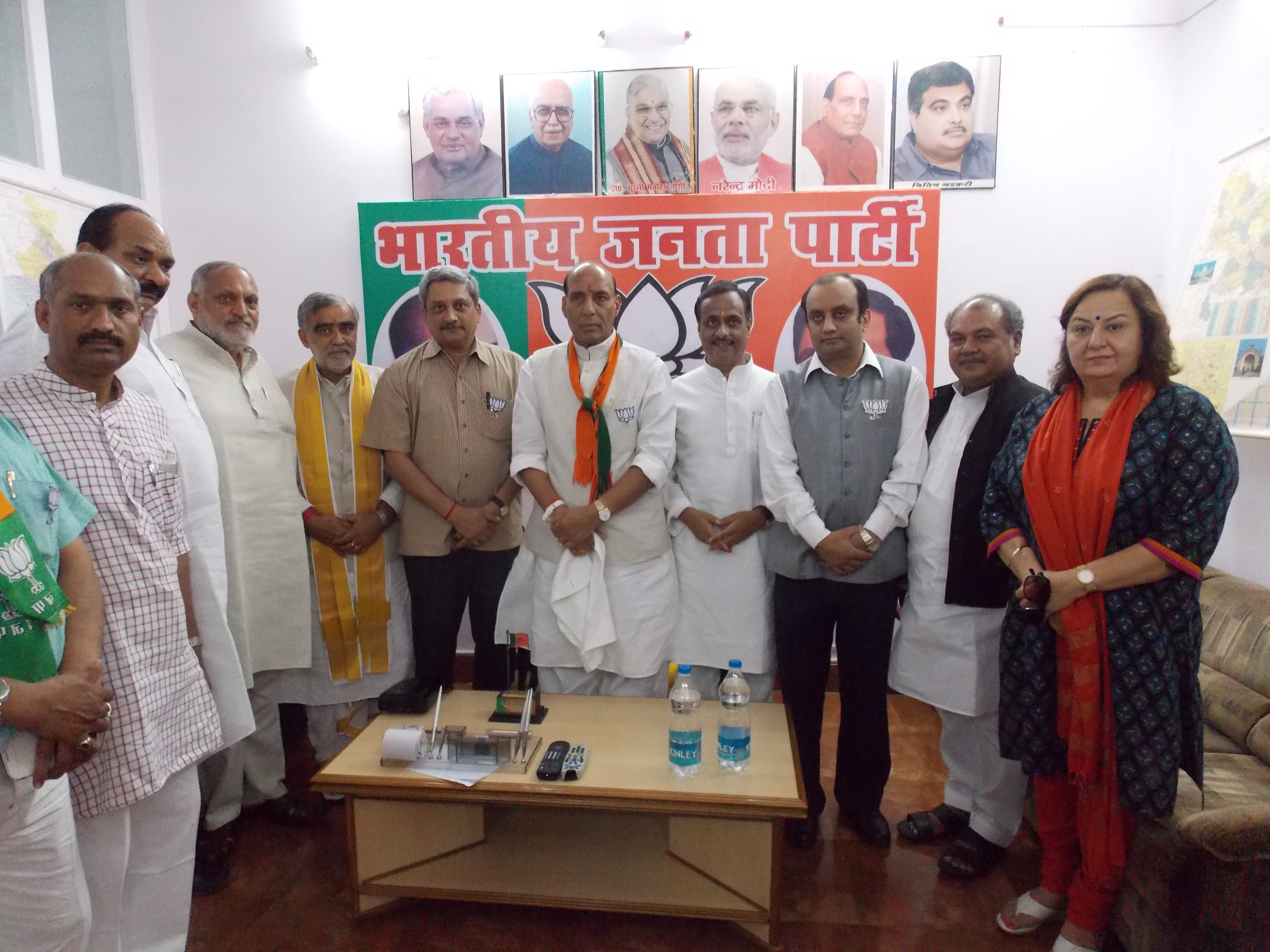 BJP President, Shri Rajnath Singh during Maha Jansampark Abhiyan at State BJP Office at Vidhan Sabha Marg Lucknow, (Uttar Pradesh) on April 27, 2014