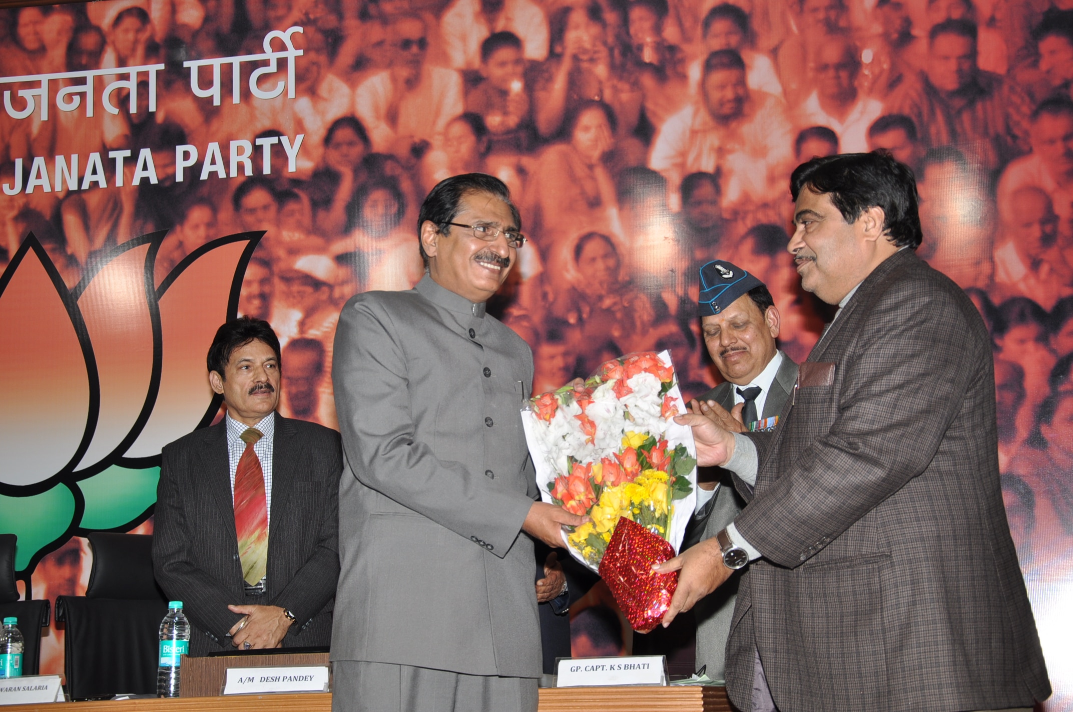 Shri K.S. Singh, IAS officer of AGMUT joining BJP in the presence of BJP President, Shri Nitin Gadkari on December 15, 2011