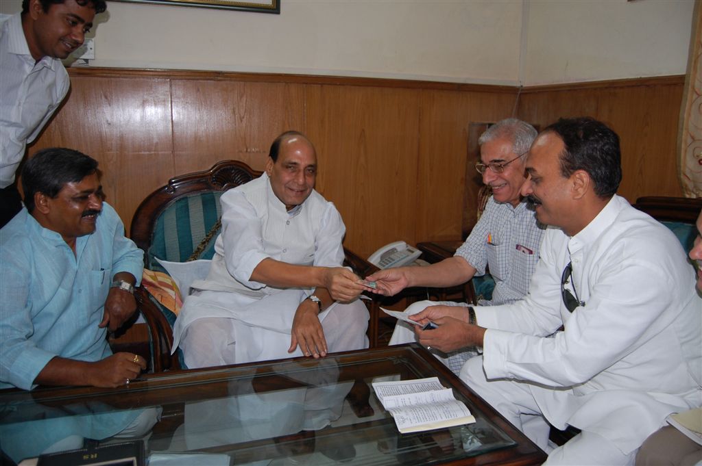 Shri Rajnath Singhji, BJP National, President taking membership of BJP on July 6, 2009