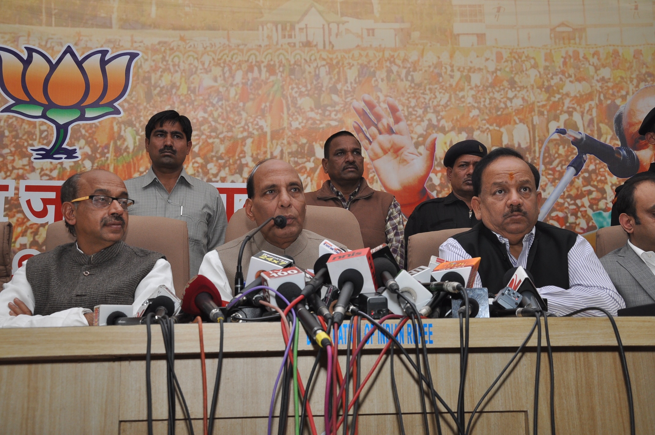 BJP National President, Shri Rajnath Singh addressing press conference at 14, Pandit Pandit Marg on November 29, 2013