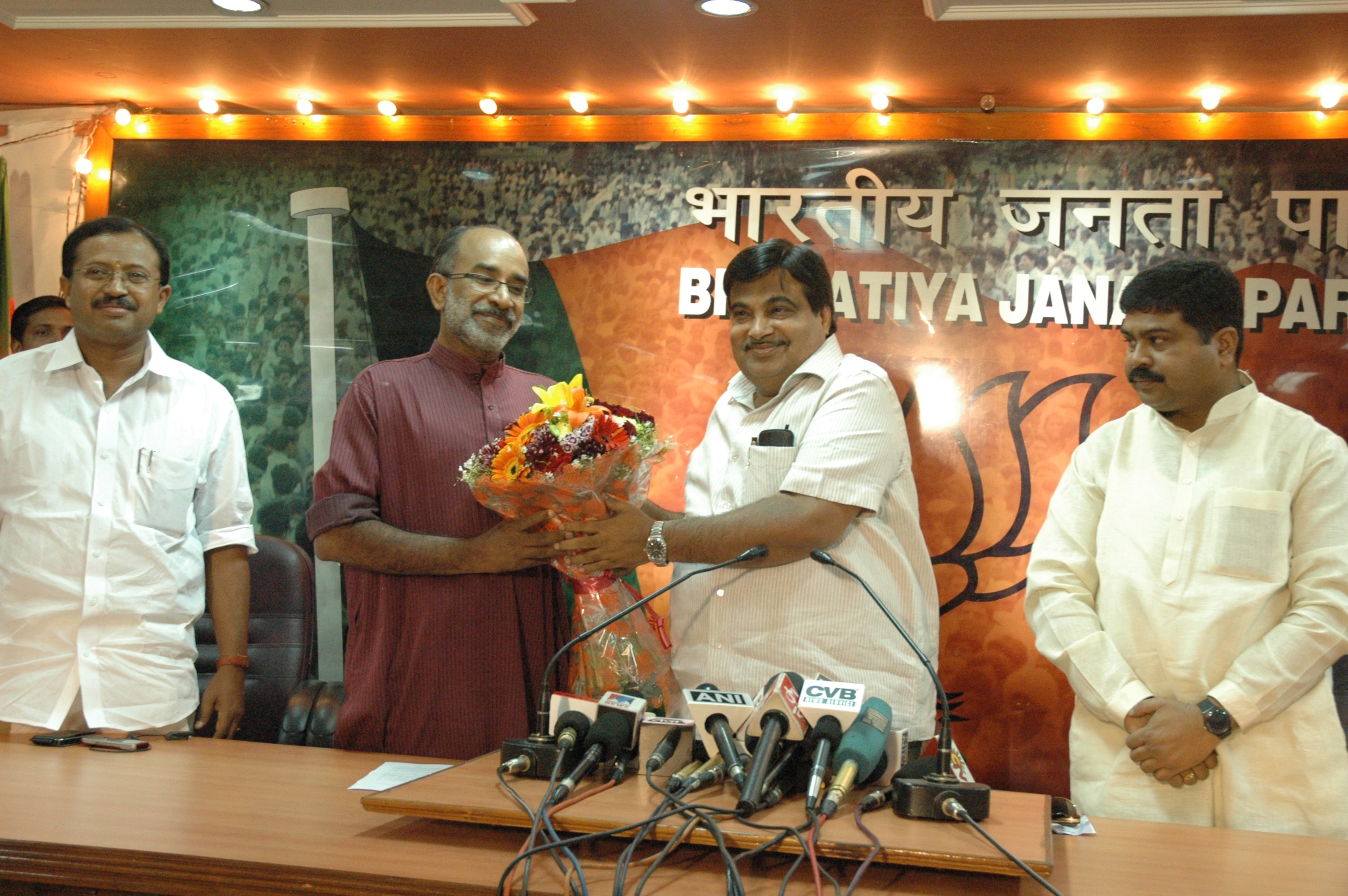 Sh. K. J. Alphons, Independent MLA of Kerala State Assembly and Ex-DDA Commissioner formally joined the BJP in the presence of BJP National President, Sh. Nitin Gadkari on March 24, 2011