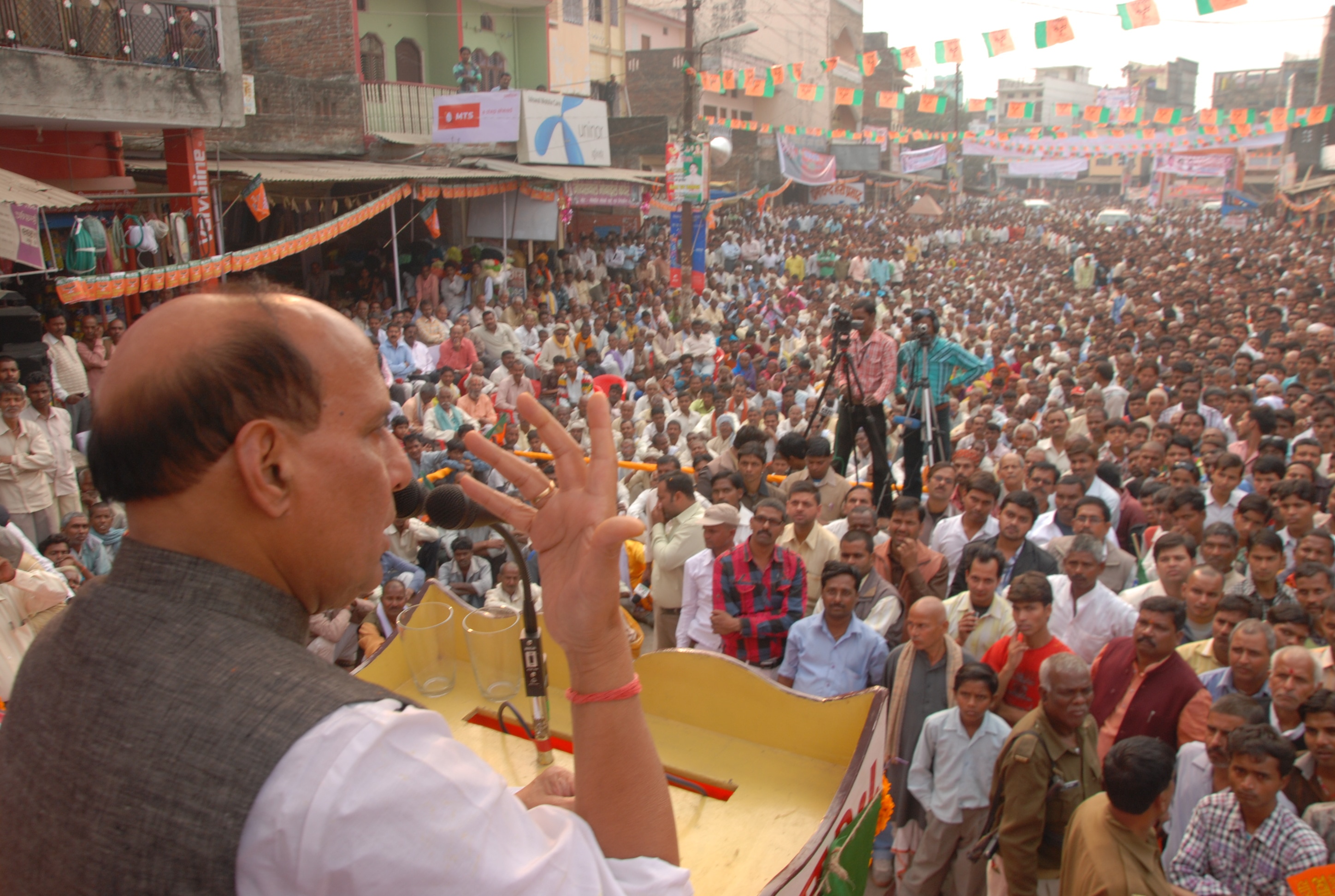 Shri Rajnath Singh during Jan Swabhiman Yatra at Gorakhpur (Uttar Pradesh) on November 13, 2011