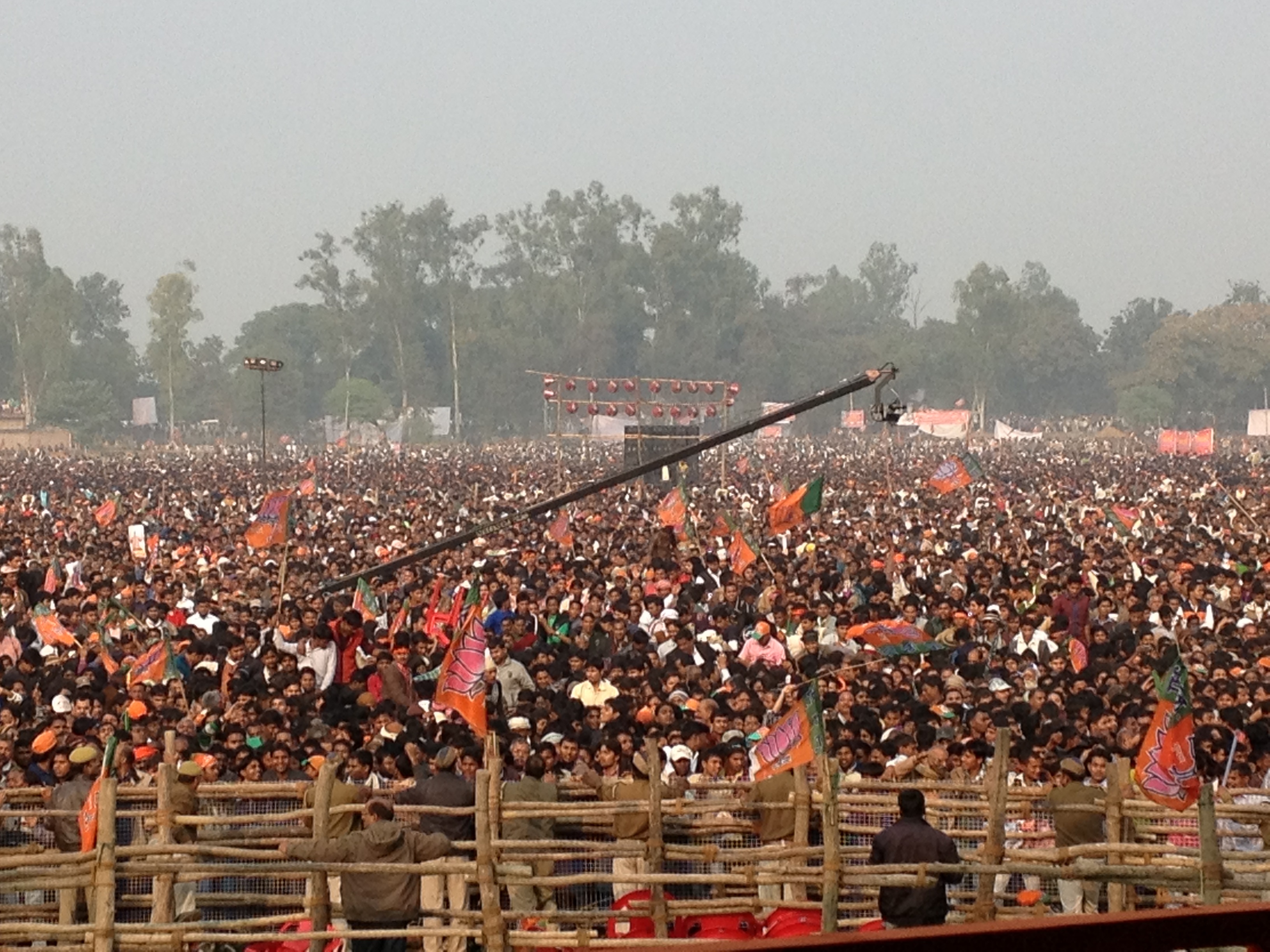 Shri Rajnath Singh and Shri Narendra Modi addressing Vijay Shankhnaad Rally at Varanasi (Uttar Pradesh) on December 20, 2013