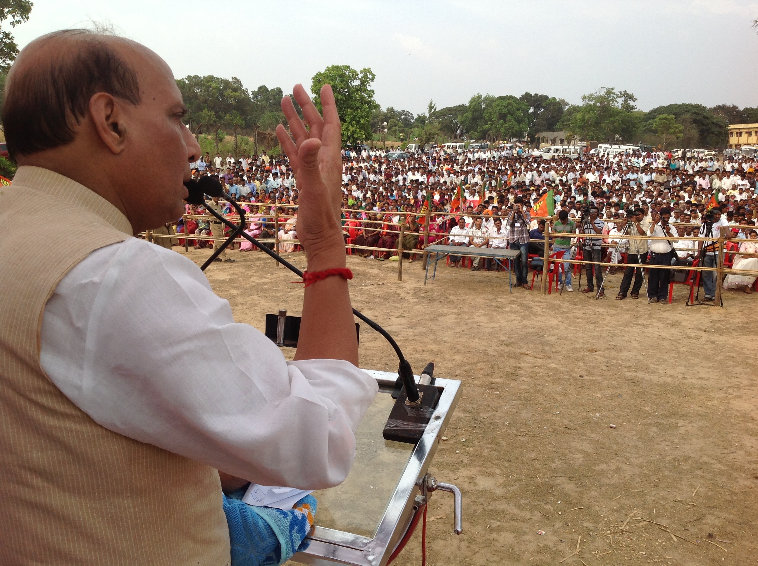 BJP National President, Shri Rajnath Singh addressing an election meeting at Khanapur (Karnataka) on April 29, 2013