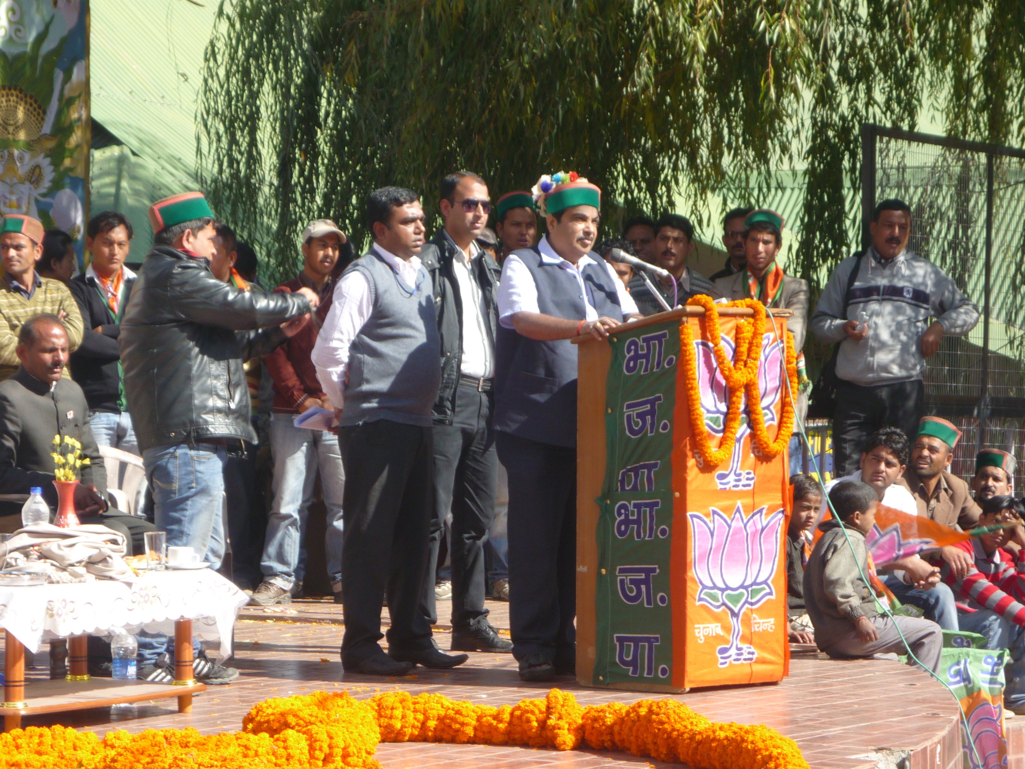 Shri Nitin Gadkari and Smt. Sushma Swaraj addressing public meetings at Himachal Pradesh on October 27, 2012