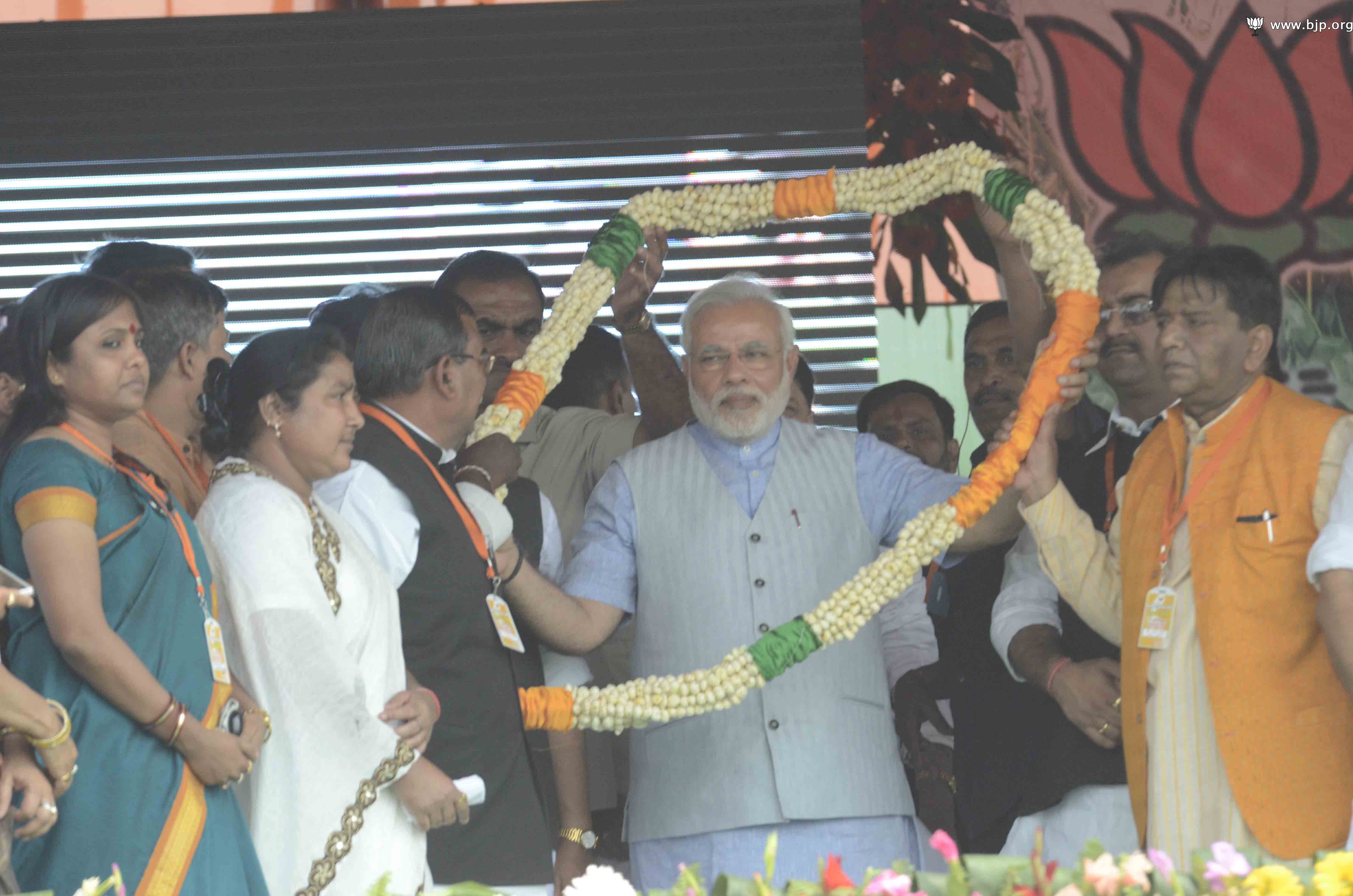 Shri Narendra Modi and Senior other leaders addressing "Hunkar Rally" at Purnia (Bihar) on March 10, 2014