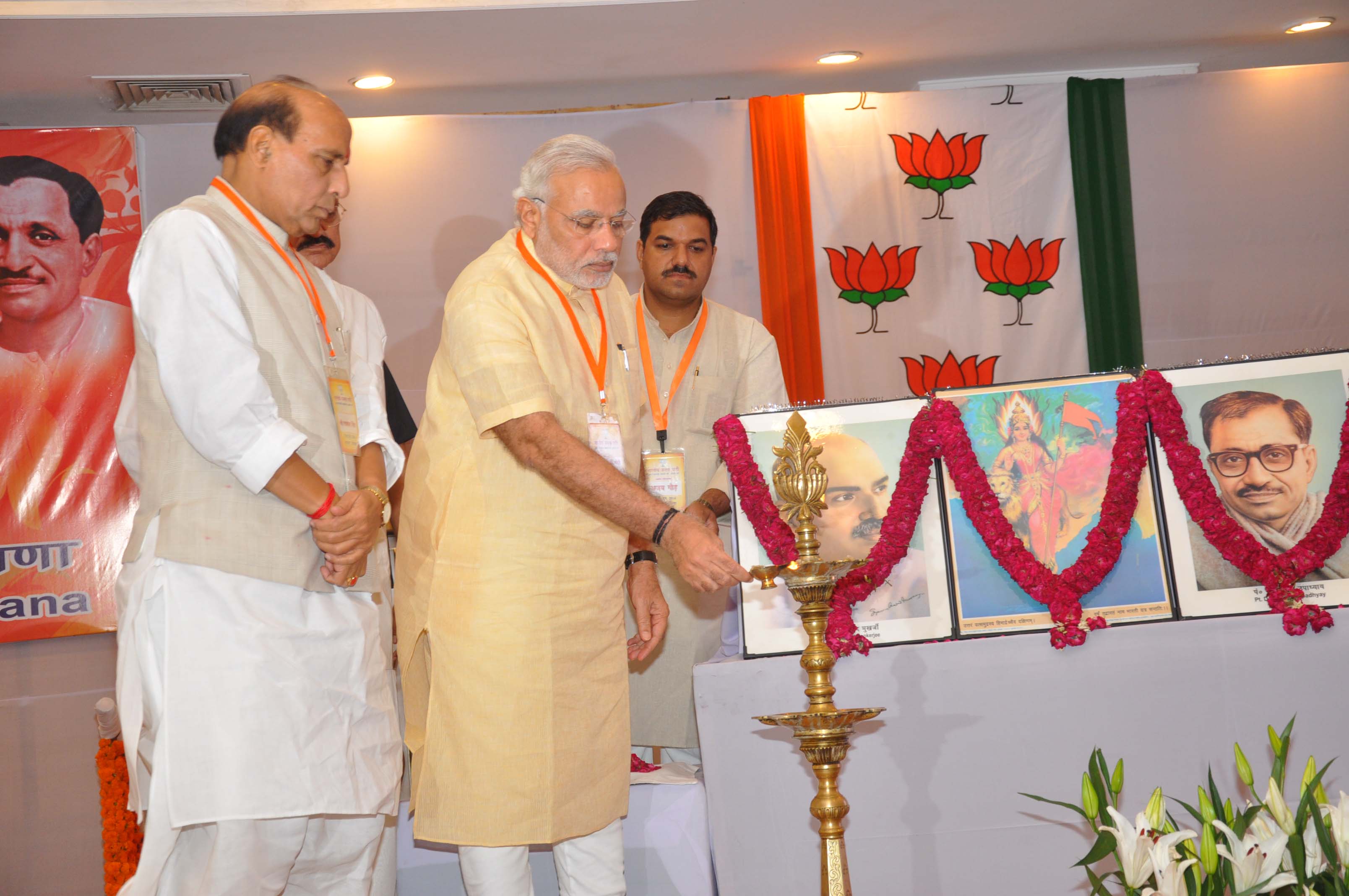 Shri Narendra Modi, Shri Rajnath Singh & Shri M. Venkaiah Naidu inaugurating newly elected MPs workshop at Hotel Rajhans, Surajkund on June 28, 2014