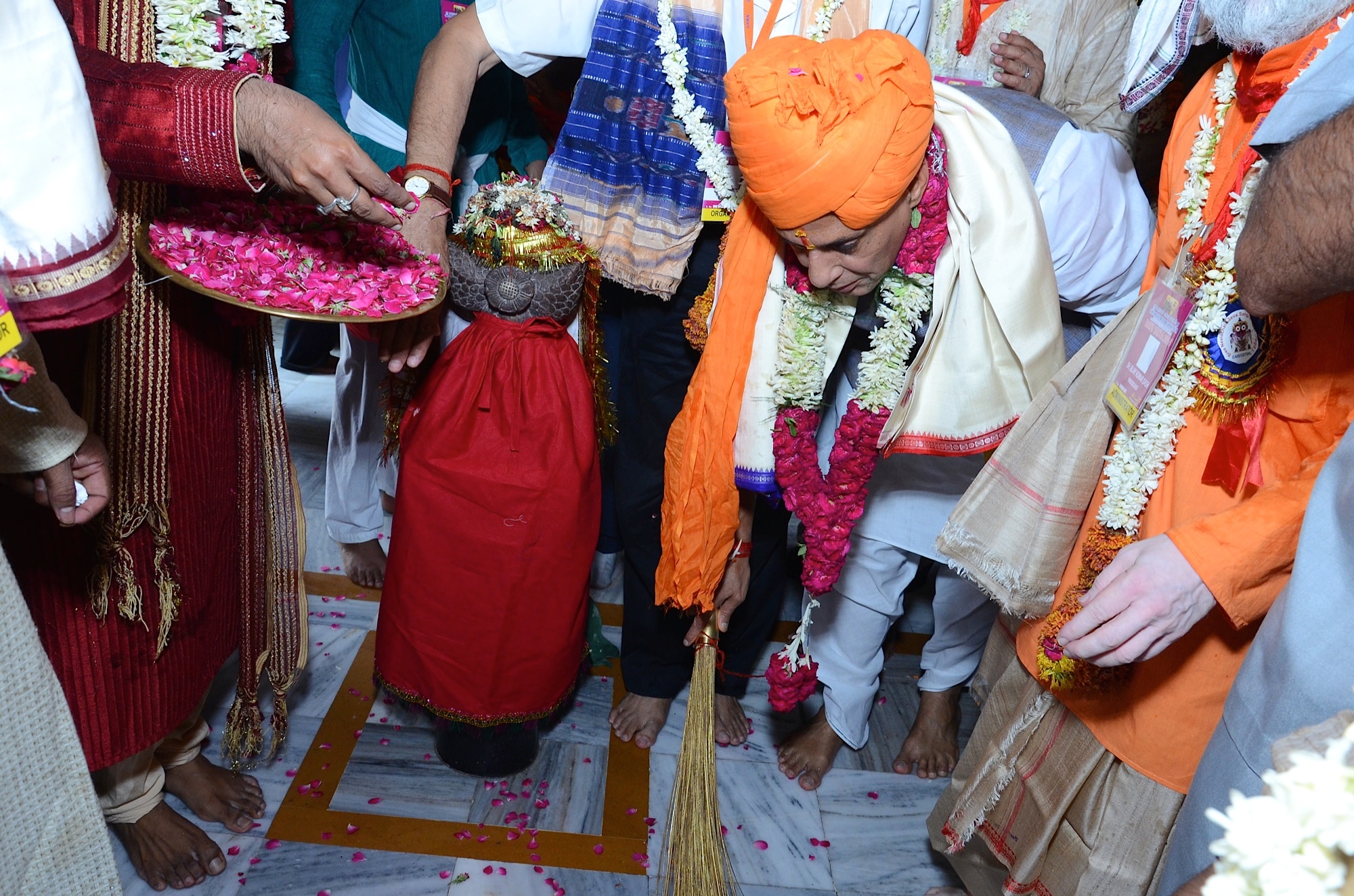 Shri Rajnath Singh graced the grand car festival of Lord Jaganath, Hauz Khas, New Delhi on June 29, 2014