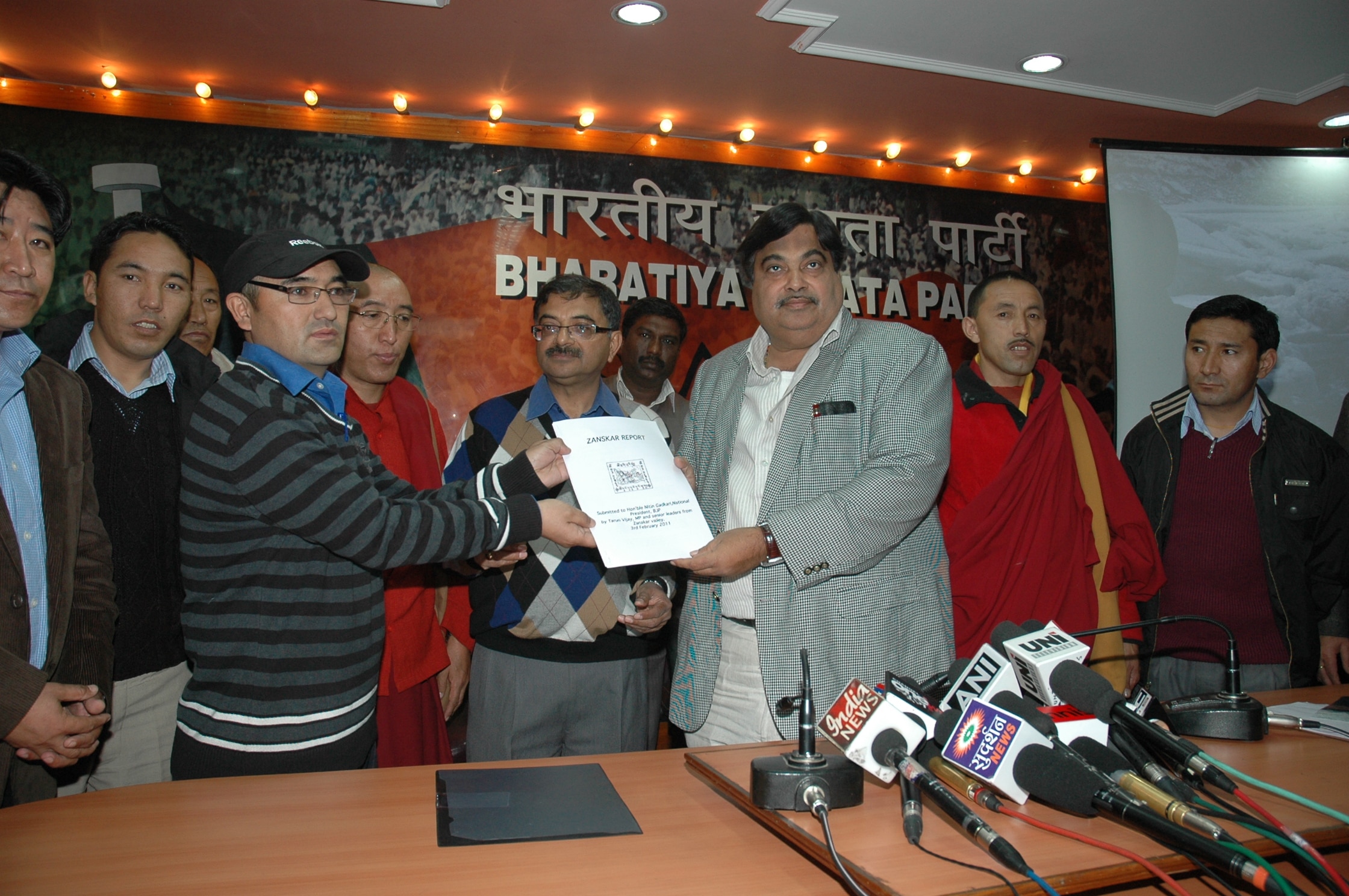 Zanskar delegation submitting a memorandum and Zanskar report to bjp President Shri Nitin Gadkari on February 3, 2011